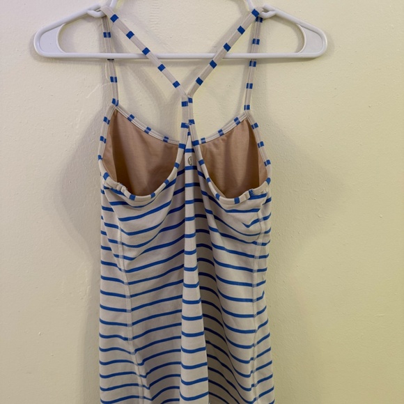 Lululemon Women's Blue Striped Size 6 Power Y Tank Top Built In Bra Racerback - Picture 2 of 3